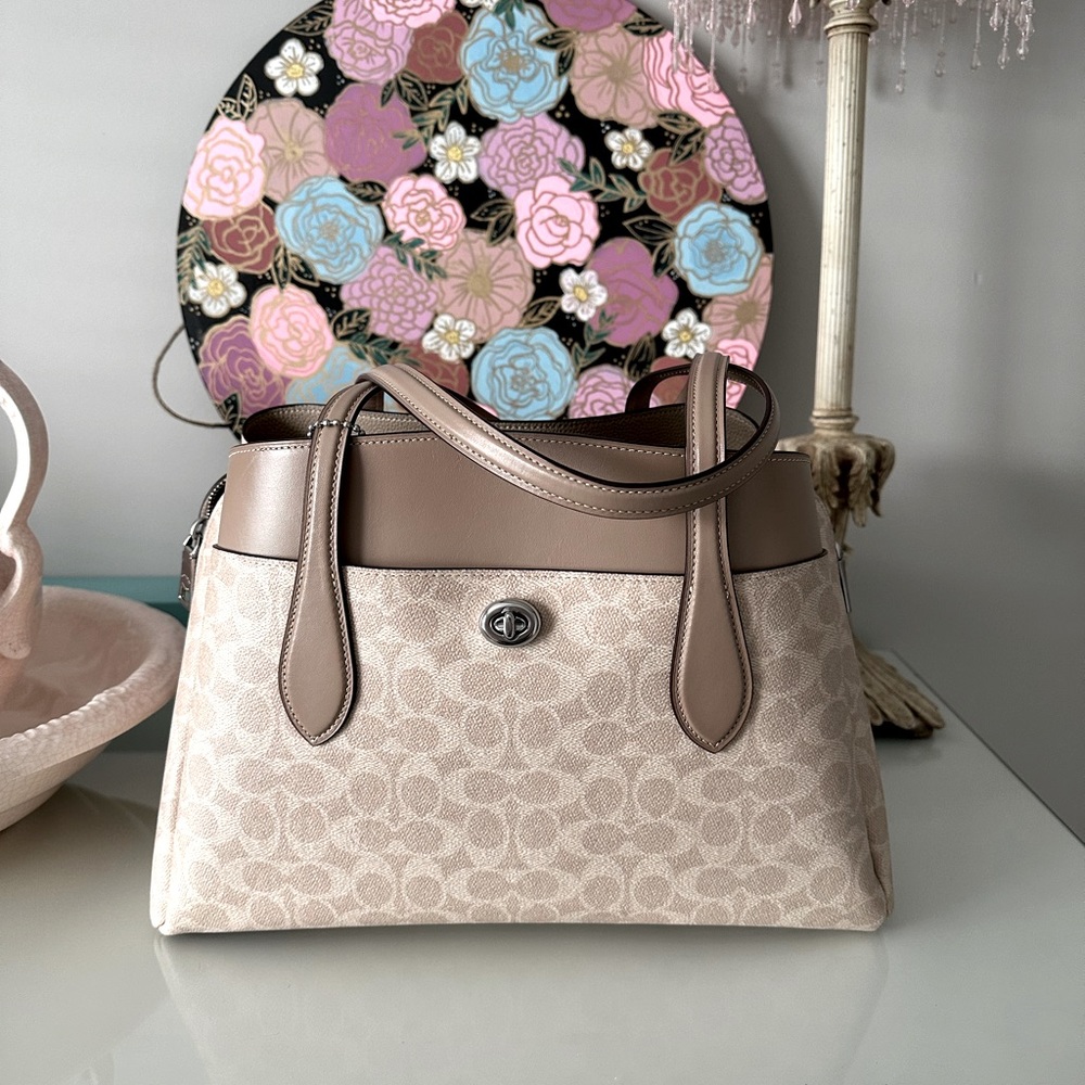 EUC Coach Lara Carryall Tote - gently used maybe 3 times in total.